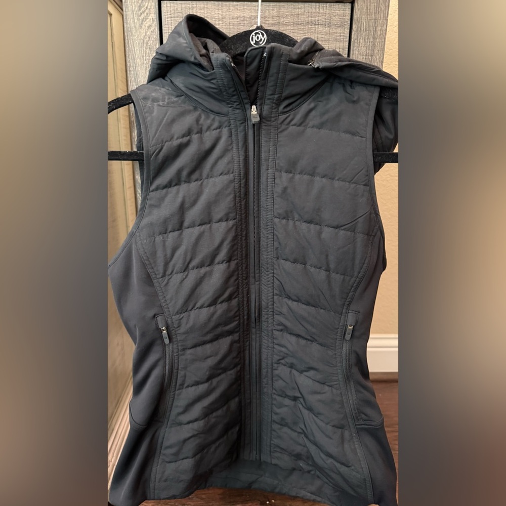 Lululemon Another Mile Vest size 6 in black EUC
